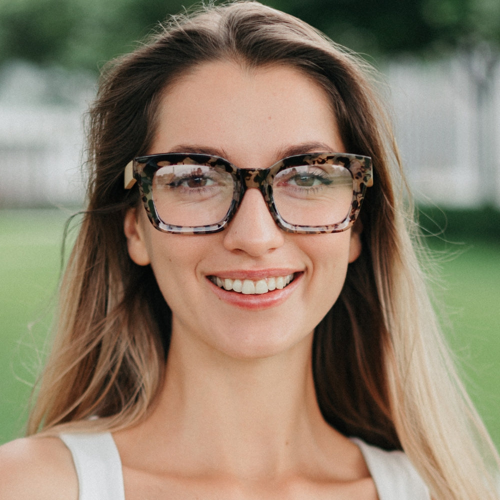 ZAHRA OPAL TORT l Magnifying Blue Light Reader