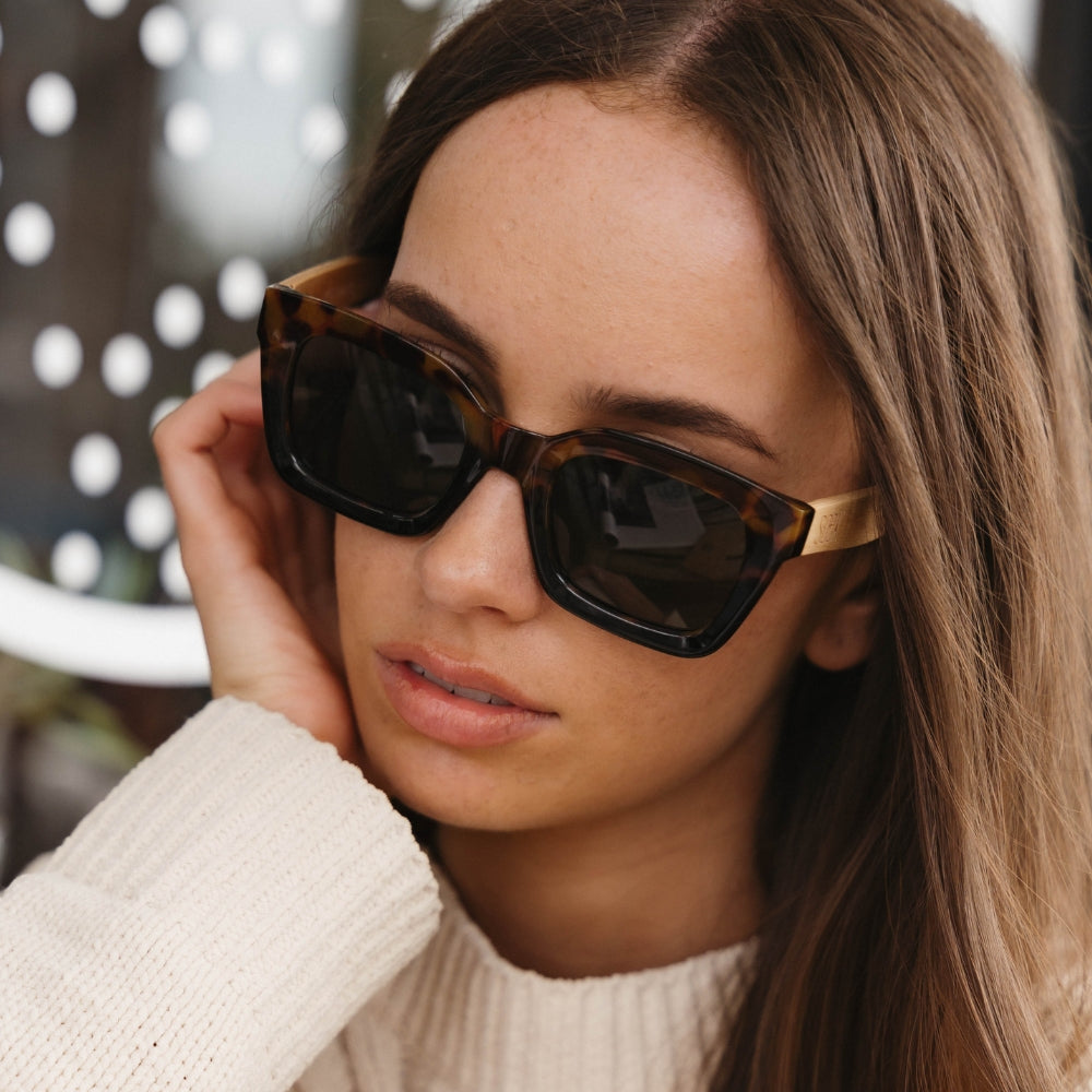 ZAHRA TOFFEE l  Magnifying SUNGLASS Reader - SOEK UK