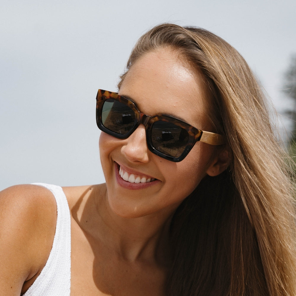 ZAHRA TOFFEE l  Magnifying SUNGLASS Reader - SOEK UK