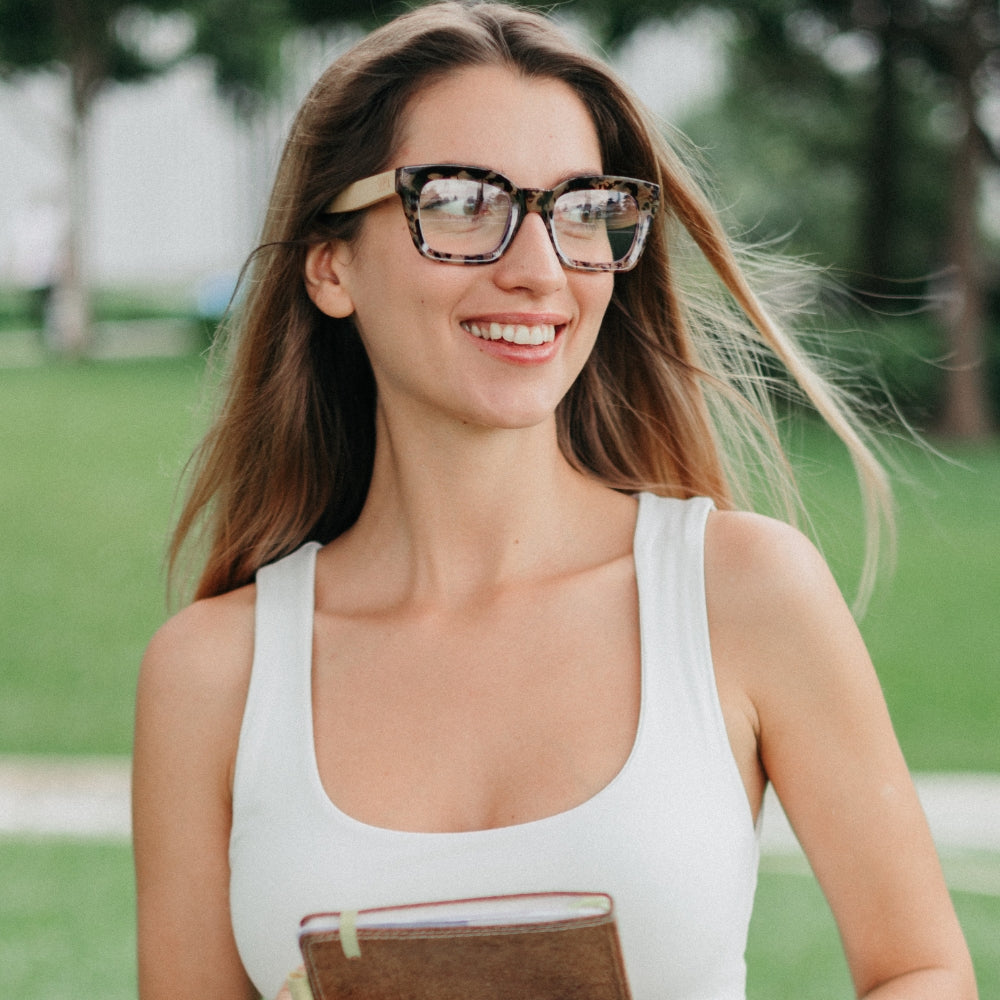 ZAHRA OPAL TORT l Magnifying Blue Light Reader