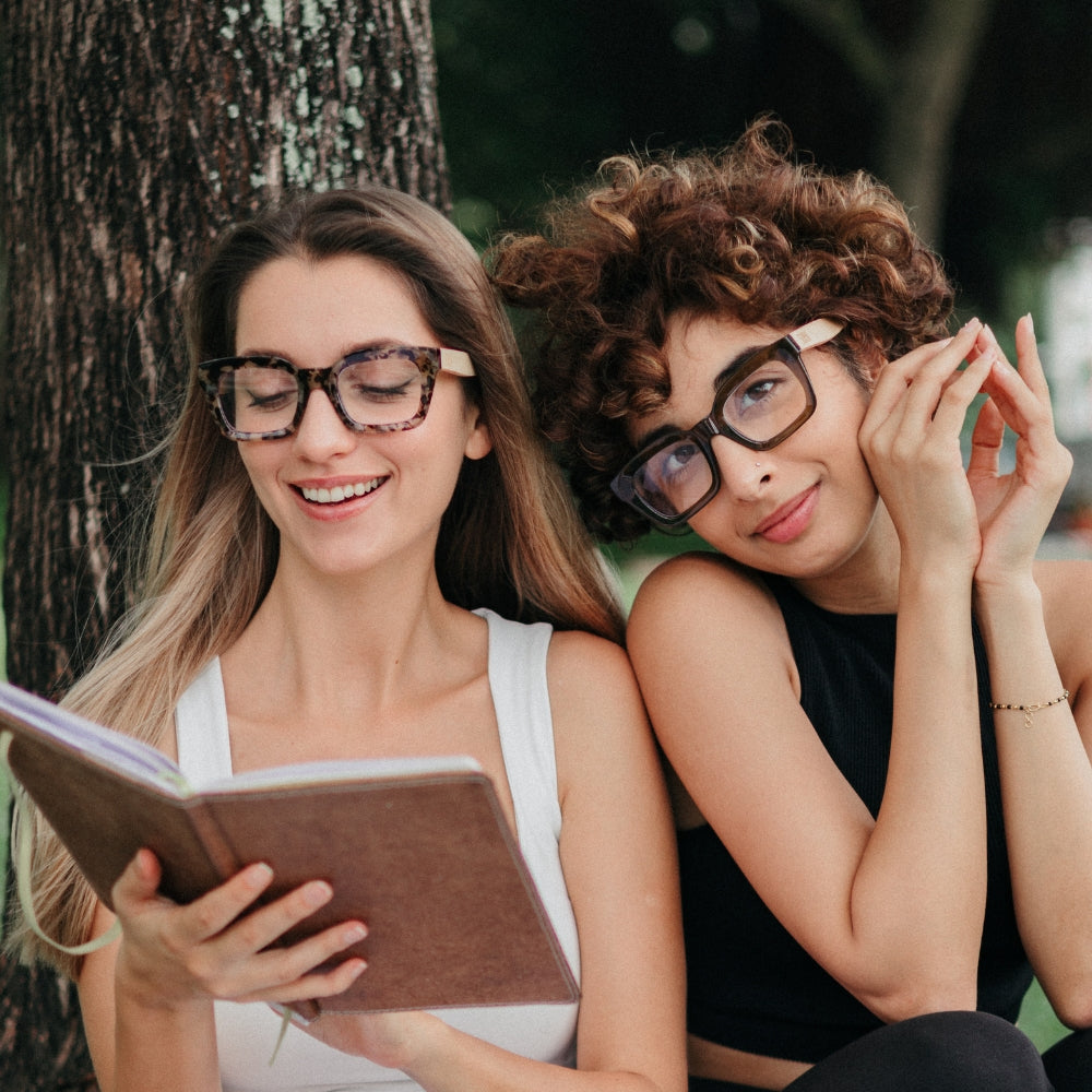 ZAHRA OPAL TORT l Magnifying Blue Light Reader