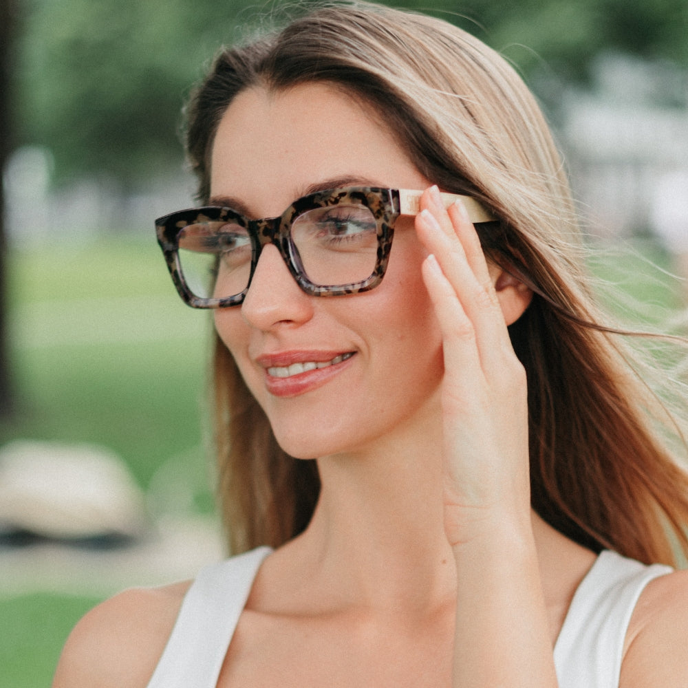 ZAHRA OPAL TORT l Magnifying Blue Light Reader